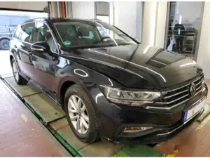 Volkswagen Passat Variant 2.0 TDI DSG Business NAVI+LED+ACC Bild 3