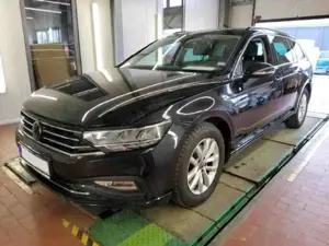 Volkswagen Passat Variant 2.0 TDI DSG Business NAVI+LED+ACC Bild 2