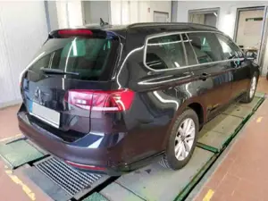Volkswagen Passat Variant 2.0 TDI DSG Business NAVI+LED+ACC Bild 5