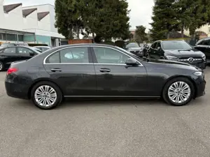 Mercedes-Benz C 220 d Lim. Avantgarde *Keyless-Go+AHK+Ambiente Bild 4