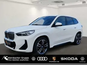 BMW iX1 30 xDrive M Sport PANO Travel Paket AHK