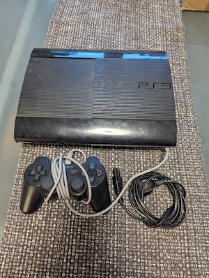 Playstation 3 mit Kabel und Controller 