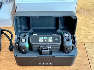 DJI Mic | 2 Sender, 1 Empfänger, Ladeschale | Kabelloses Lavalier Mikrofon