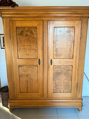 Wohnzimmerschrank Vollholz 