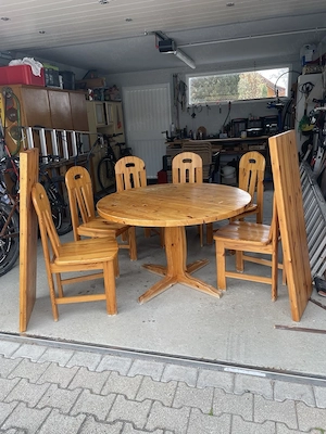 Tisch rund   rundoval mit 6 Stühlen