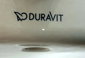 Waschtisch mit Waschamatur