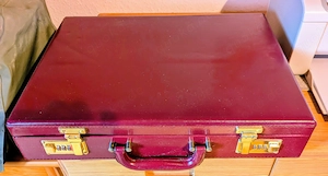 Neuwertiger Aktenkoffer mit Zahlenschloss