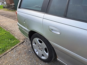 Opel Omega 3,2 V6 Caravan Bild 3