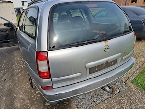 Opel Omega 3,2 V6 Caravan Bild 2