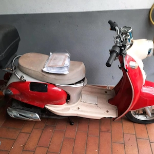 Retroroller mit 7200Km Läuft an mit Bremsenreiniger Sonst funktioniert alles