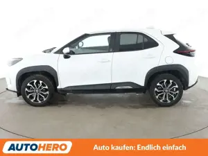 Toyota Yaris Cross 1.5 Hybrid 2WD Team D Aut*NAVI*LED*ACC*CAM*SHZ* Bild 3