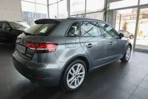 Audi A3 Sportback/Bi-Xenon/Tempomat/Navi/PDC/SHZ Bild 5