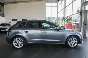 Audi A3 Sportback/Bi-Xenon/Tempomat/Navi/PDC/SHZ Bild 4