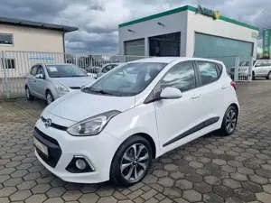 Hyundai i10 1.2 YES! Silver"Scheckheft"8-fach bereift...