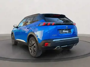 Peugeot 2008 GT PACK PT 155 EAT8 NAV ACC PANO RFK SHZ Bild 3