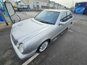 Mercedes-Benz E 280 E 280 Avantgarde,sehr Gepflegt.