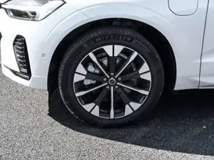 Volvo XC60 FACELIFT Ultra Dark Recharge Plug-In Hybrid AWD HU Bild 4