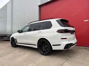 BMW X7 M X7 M60i xDrive 7 SITZER +LUFT+AHK+PANO+HARMAN+22" Bild 4