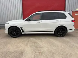 BMW X7 M X7 M60i xDrive 7 SITZER +LUFT+AHK+PANO+HARMAN+22" Bild 3