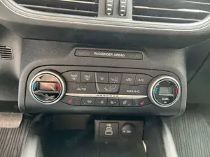 Ford Focus Turnier Automatik TOP Zustand 1 Hand Bild 5