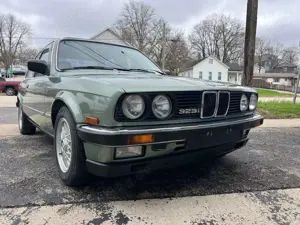BMW 323 i