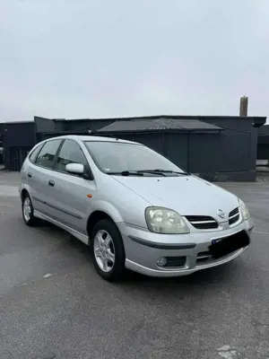 Nissan Almera Tino