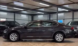 Volkswagen Passat Lim. Business ACC*SPUR*APPS*KAM*LED*1.HND Bild 4
