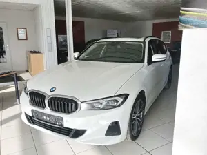 BMW 318 dA Panorama/Parkasst/Garantie/HU-NEU