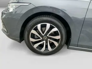 Volkswagen Golf VIII 2.0TDI DSG Active AHK HuD Matrix Pano