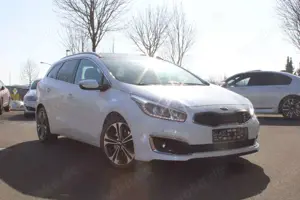 Kia Ceed / cee'd Spirit Pano Kamera Navi Keyless *VOLL Ausstattung* Bild 2