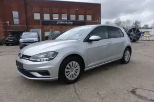 Volkswagen Golf VII 1.6 TDI Trendline Lim*LED*Navi*1Hand*