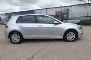Volkswagen Golf VII 1.6 TDI Trendline Lim*LED*Navi*1Hand* Bild 4