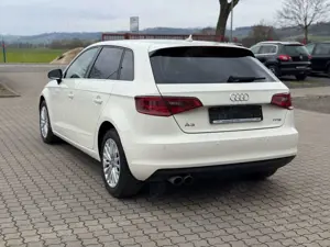 Audi A3 1.8 TFSI Sportback *NAVI*XENON*LEDER* TÜV NEU Bild 3