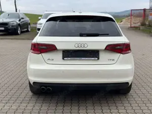 Audi A3 1.8 TFSI Sportback *NAVI*XENON*LEDER* TÜV NEU Bild 4