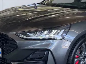Ford Focus Turnier 1.0 EcoBoost Hybrid ST-LINE X Bild 5