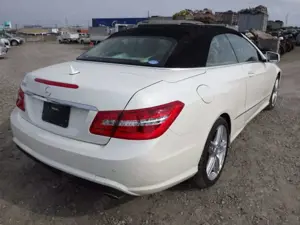 Mercedes-Benz E 350 E 350 Cabrio BlueEFFICIENCY 7G-TRONIC Avantgarde Bild 2