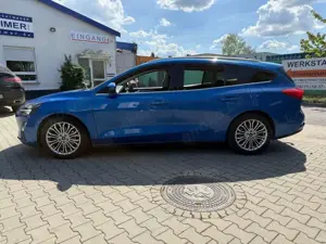 Ford Focus Turnier 2.0 EcoBlue Titanium·Automatik·AHK Bild 4