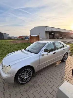 Mercedes-Benz C 180 Classic Bild 2