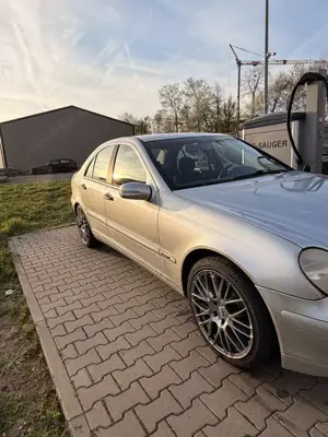 Mercedes-Benz C 180 Classic Bild 3