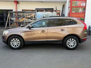Volvo XC60 XC60 Kinetic 2WD~LEDER~PANO~EU5 Bild 4