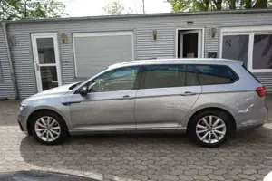 Volkswagen Passat Variant Highline Pano Voll Leder LED AHK Bild 4