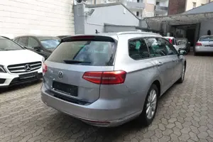 Volkswagen Passat Variant Highline Pano Voll Leder LED AHK Bild 5