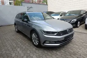 Volkswagen Passat Variant Highline Pano Voll Leder LED AHK Bild 3
