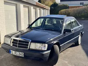 Mercedes-Benz 190 W201 Schiebedach Erstlack Diplomatenblau