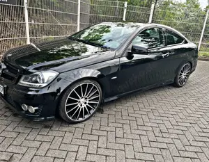 Mercedes-Benz C 220 C 220 CDI BlueEfficiency EDITION 1 AMG LINE Bild 3