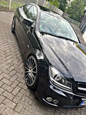 Mercedes-Benz C 220 C 220 CDI BlueEfficiency EDITION 1 AMG LINE Bild 4