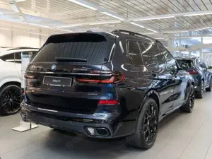BMW X7 xDrive40d M Sportpaket BW Surround Bild 2