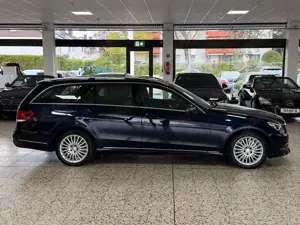 Mercedes-Benz E 400 T-Modell/4Matic/LED/Navi/Panorama/7-Sitzer Bild 5