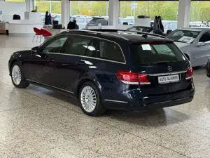 Mercedes-Benz E 400 T-Modell/4Matic/LED/Navi/Panorama/7-Sitzer Bild 2