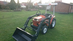 Kleintraktor Kubota B 1-15 mit Frontlader mit Schwimmstellung